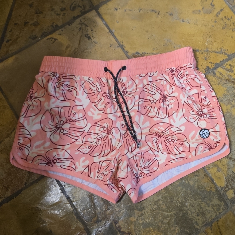 Coral Patterned Women's Athletic Shorts